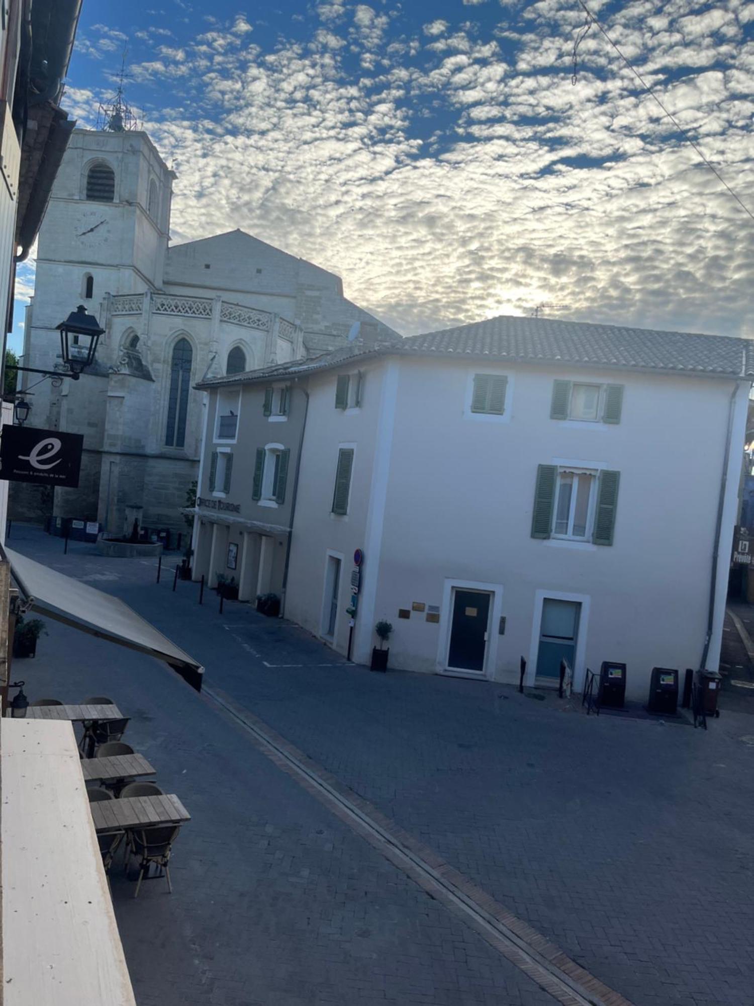 Logement Studio Avec Vue Sur Le Centre Historique LʼIsle-sur-la-Sorgue Εξωτερικό φωτογραφία