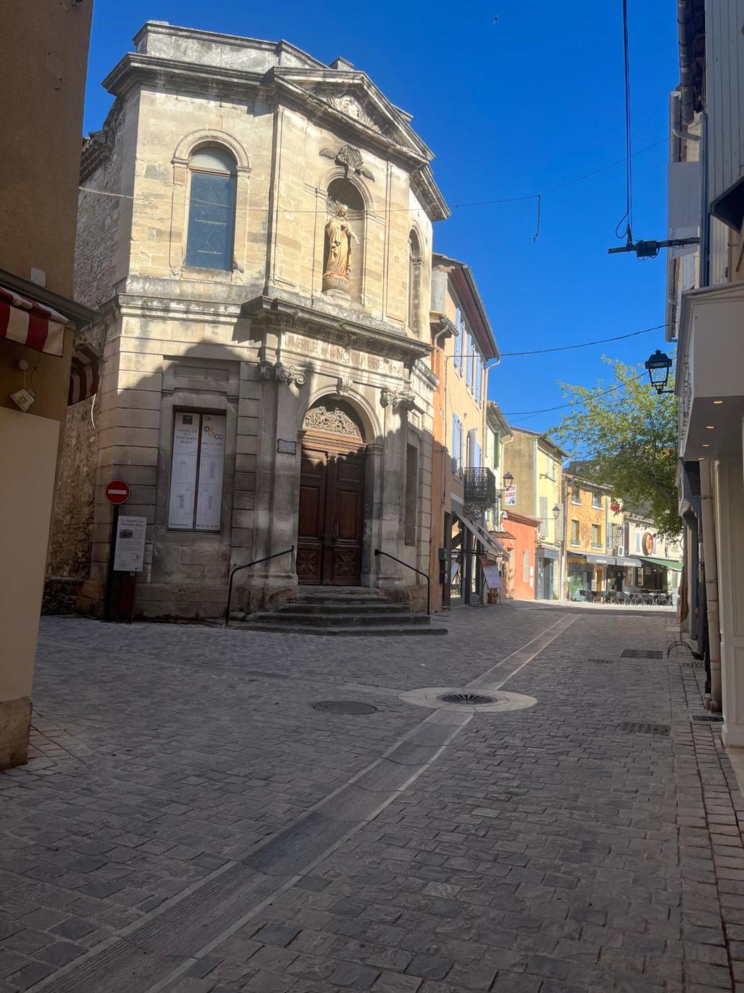 Logement Studio Avec Vue Sur Le Centre Historique LʼIsle-sur-la-Sorgue Εξωτερικό φωτογραφία
