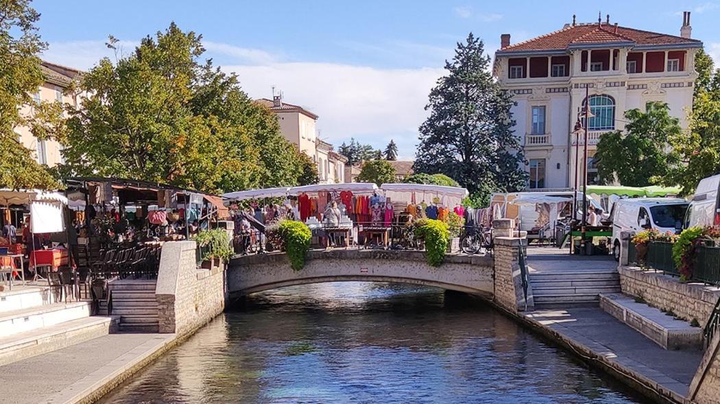 Logement Studio Avec Vue Sur Le Centre Historique LʼIsle-sur-la-Sorgue Εξωτερικό φωτογραφία