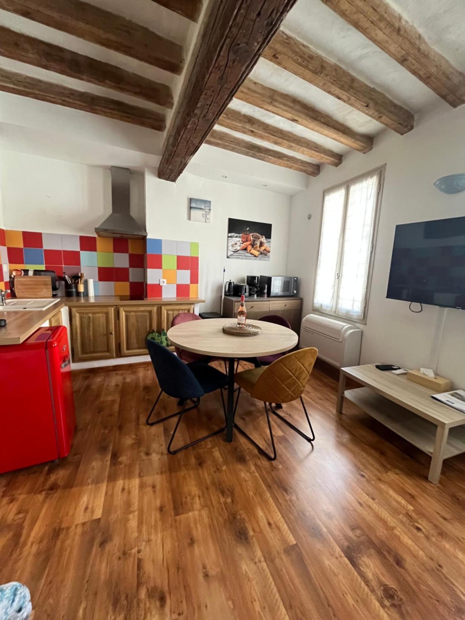Logement Studio Avec Vue Sur Le Centre Historique LʼIsle-sur-la-Sorgue Εξωτερικό φωτογραφία